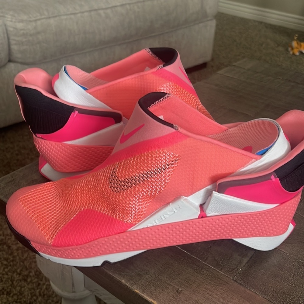 Nike Go FlyEase Pink 2022 Mens 11.5 Running Shoes Mesh Breathable DZ4860-600 - Picture 10 of 10